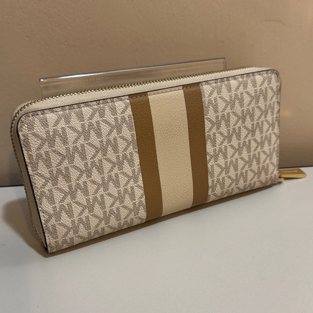 Michael Kors Cream and Gold Zip-Around Wallet - Picture 4 of 11